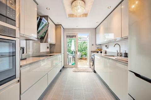 27 Tavistock Walk, Carshalton, SM5 1QN
