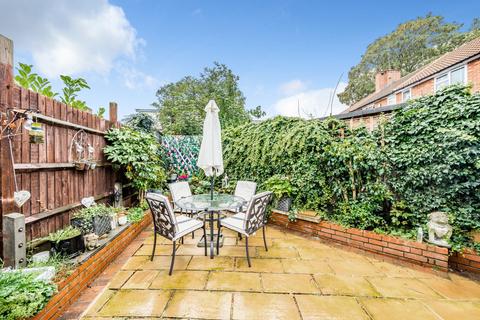 27 Tavistock Walk, Carshalton, SM5 1QN