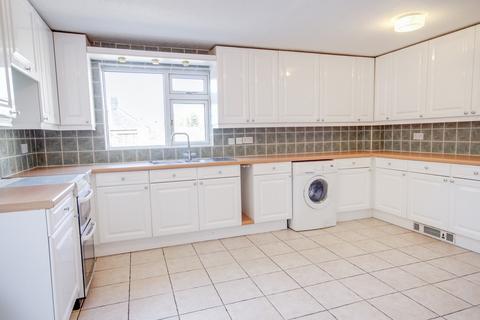 3 bedroom semi-detached house to rent, Barrett Crescent, Wokingham