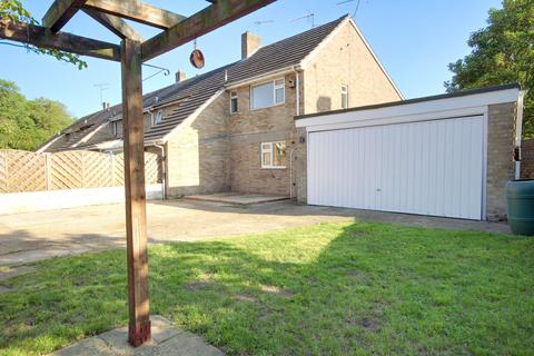 3 bedroom semi-detached house to rent, Barrett Crescent, Wokingham