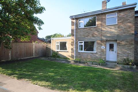 3 bedroom semi-detached house to rent, Barrett Crescent, Wokingham