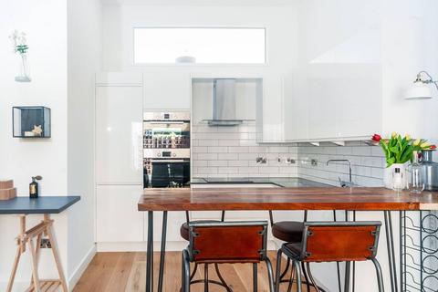Apartment 1, 34 Queens Row, London, SE17 2PX