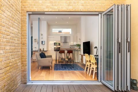 Apartment 1, 34 Queens Row, London, SE17 2PX