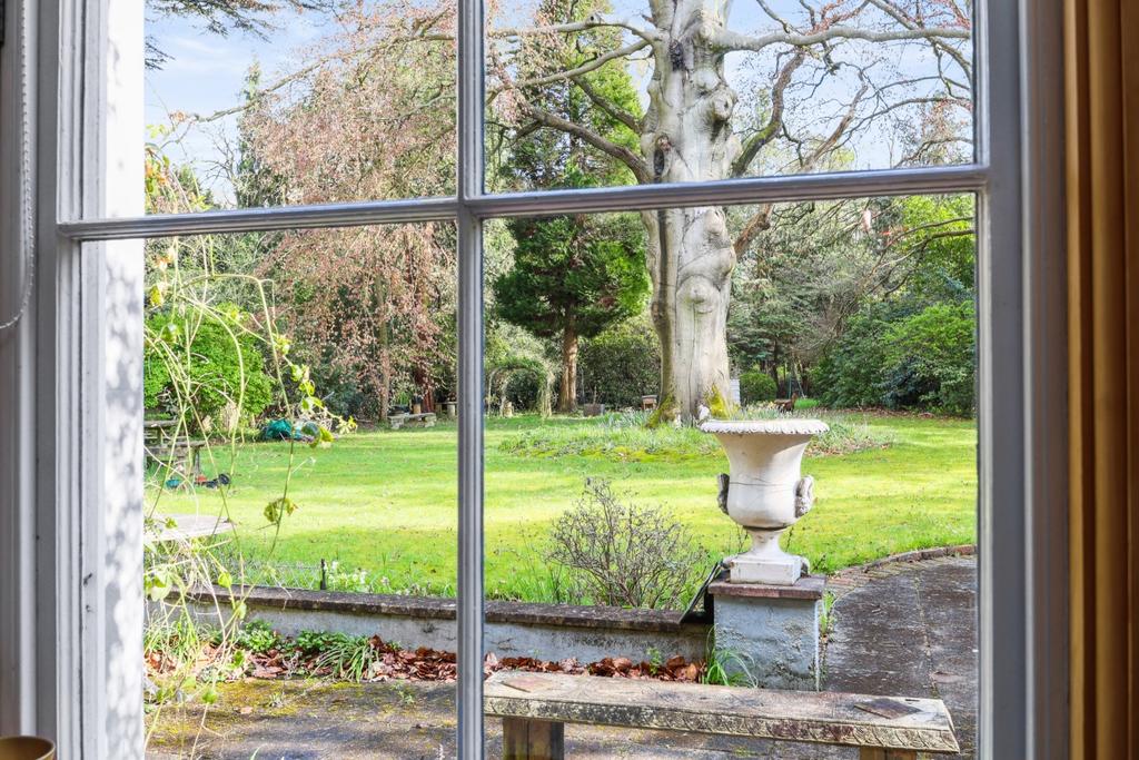 Burwood Road, Hersham, WaltononThames, Surrey, KT12 4AT 3 bed semi