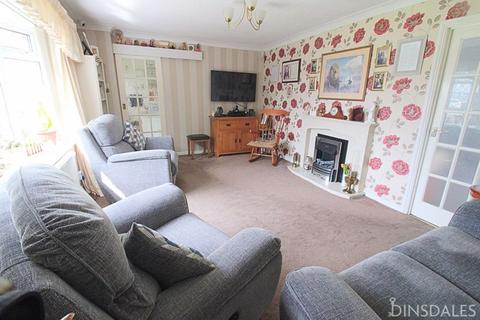 3 bedroom bungalow for sale - Manor Park, Fairweather Green, Bradford, BD8 0LY