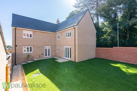 4 bedroom detached house for sale, Elmer Close, Hoddesdon