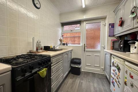 3 bedroom semi-detached house for sale, Lea Green Avenue, Tipton