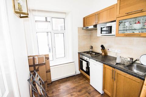 Studio to rent, Linden Gardens,, London  W2