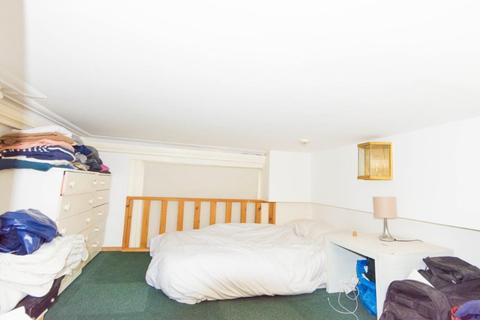 Studio to rent, Linden Gardens,, London  W2