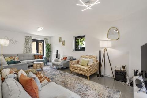 6 Nicholson Walk, Uxbridge, UB10 0GH