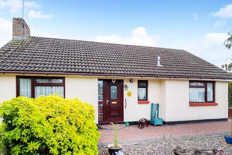 2 bedroom detached bungalow for sale, Albert Road, Benfleet