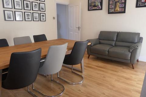 11 Albany Street, Oldham, OL4 2NT