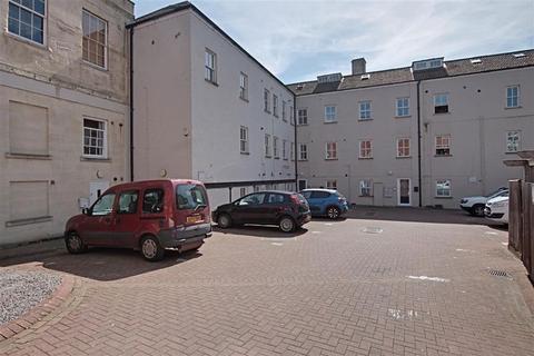 12 Brewers Baroque, Trowbridge, BA14 8DF