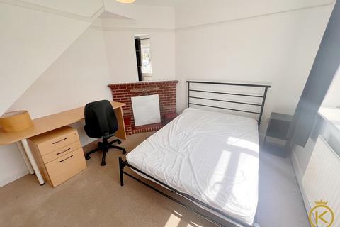 2 bedroom semi-detached house for sale - Saffron Platt, Guildford