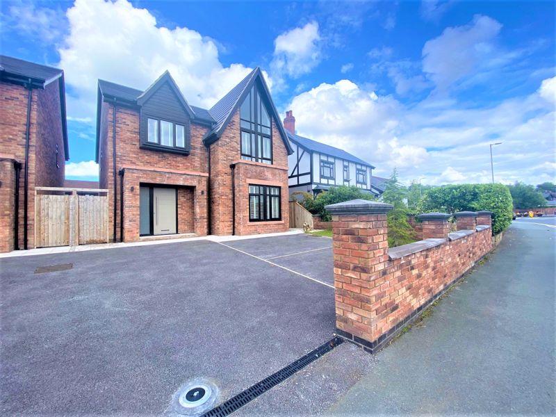 Henfold Road, Manchester 5 bed detached house £3,500 pcm (£808 pw)