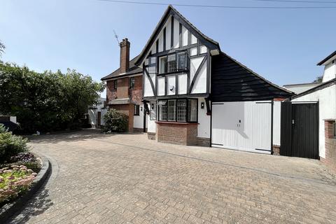 4 bedroom detached house to rent, Firs Drive, Hounslow TW5