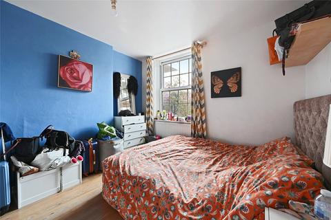 2 bedroom apartment for sale, Brent Court, Emlyn Gardens, Shepherd's Bush, London, W12