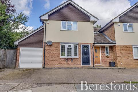 3 bedroom end of terrace house for sale, Running Waters, Brentwood, CM13