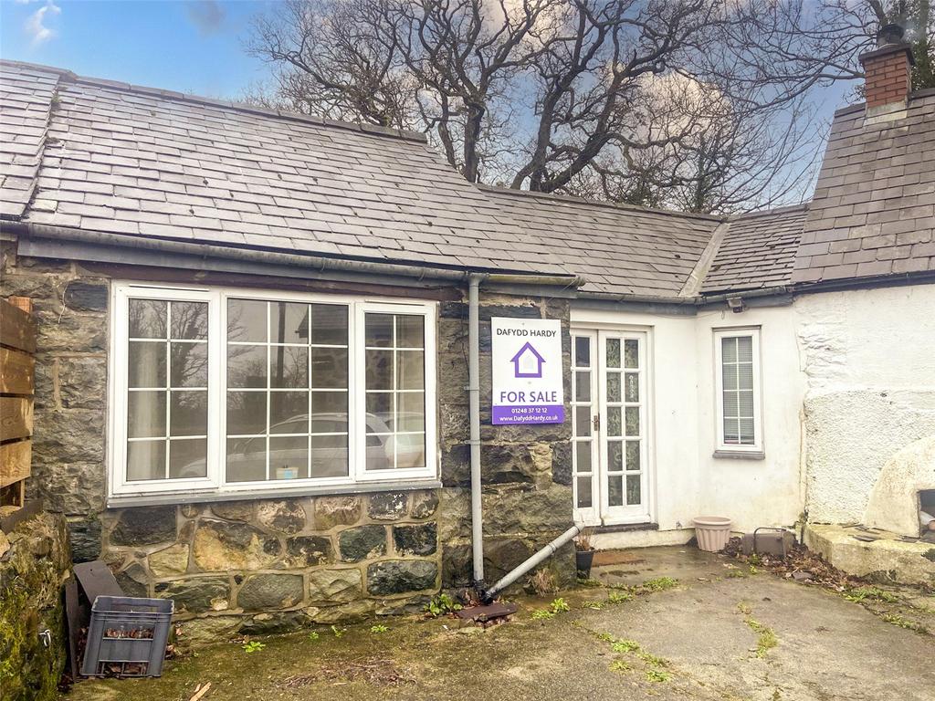 Talybont, Bangor, Gwynedd, LL57 2 bed bungalow for sale £75,000