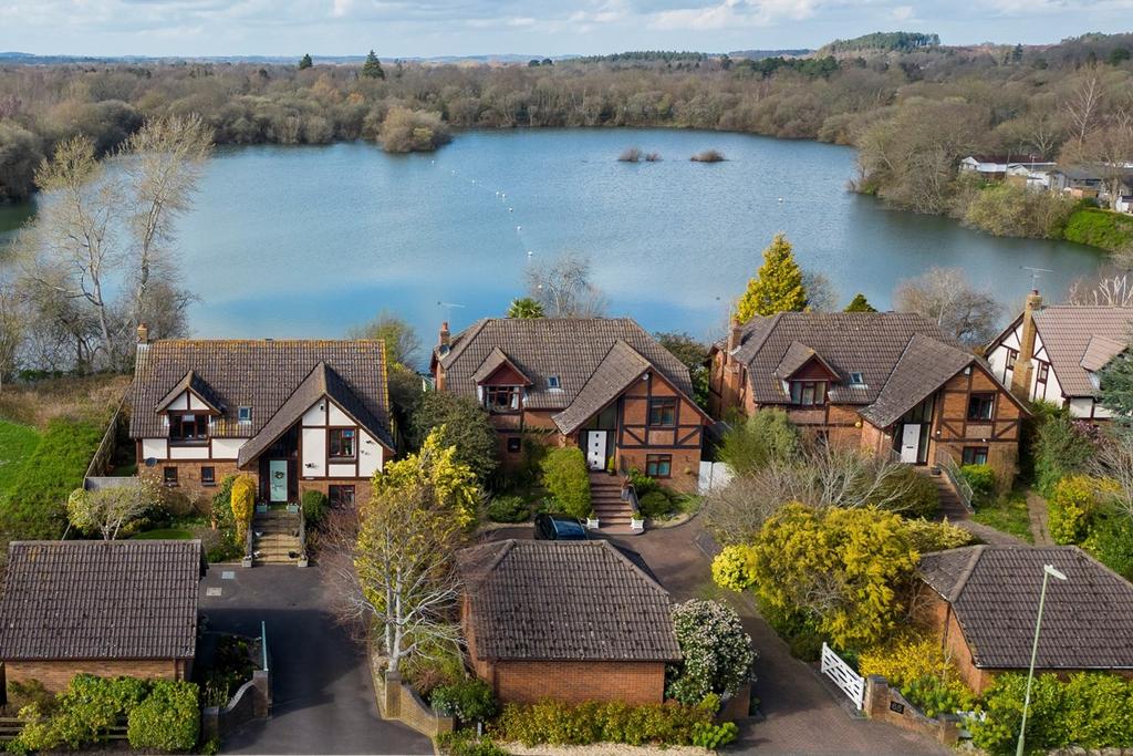 North Poulner Road, Ringwood, BH24 4 bed detached house for sale £