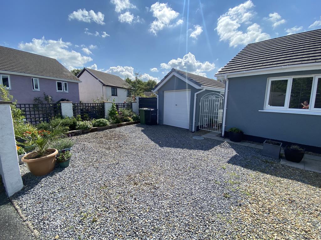 Detached garage