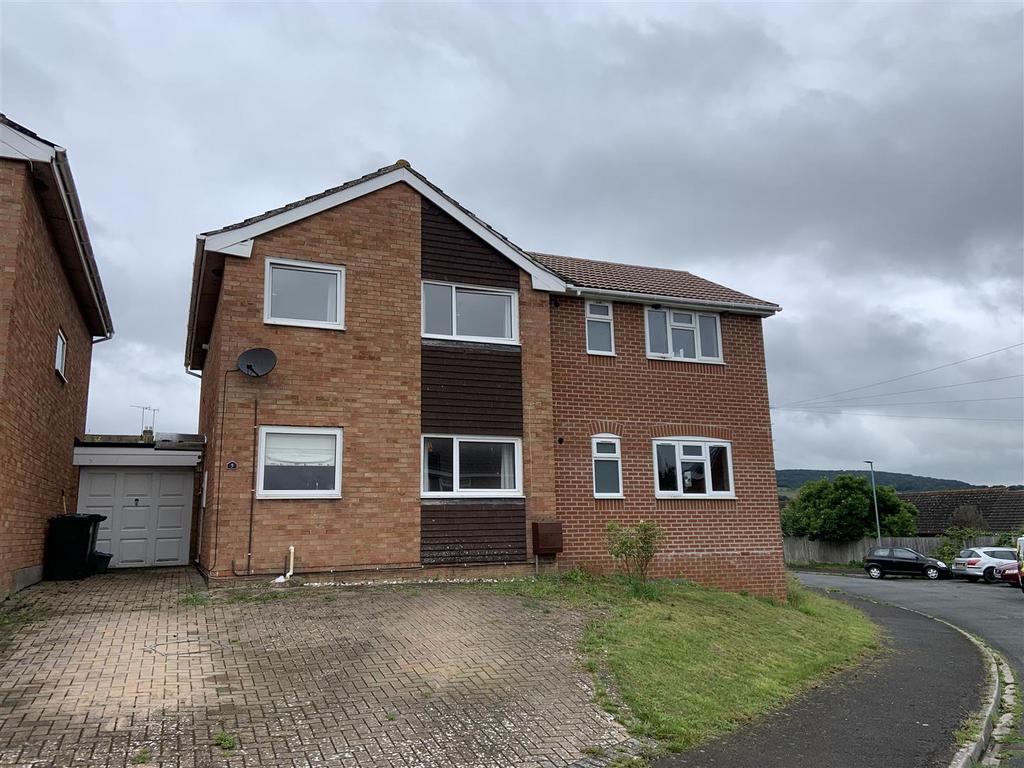 Queens Acre, Newnham GL14 3 bed link detached house for sale £375,000