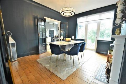 6 Croft Close, London, NW7 4QL