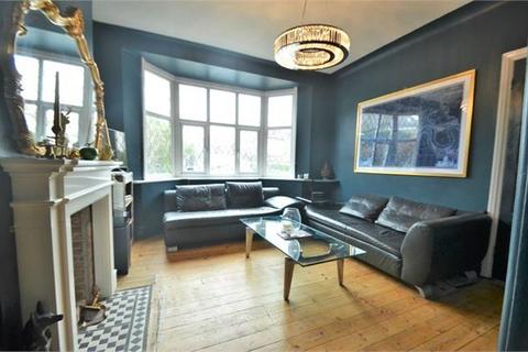 6 Croft Close, London, NW7 4QL
