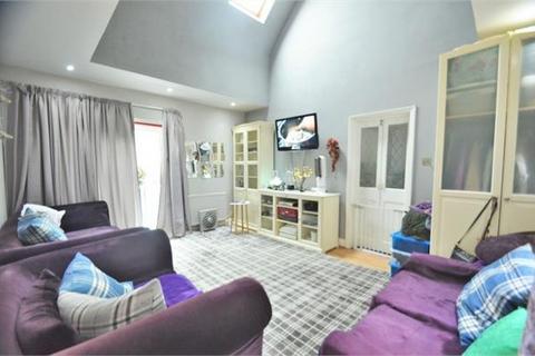 6 Croft Close, London, NW7 4QL