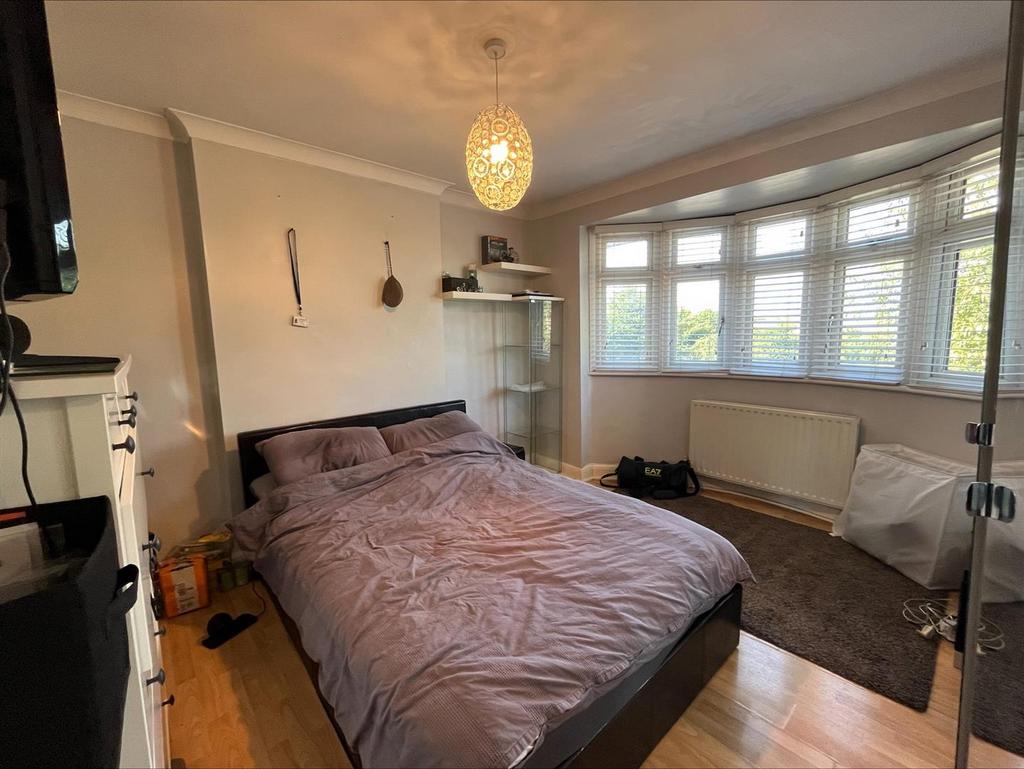 SR Master bed 1.jpeg