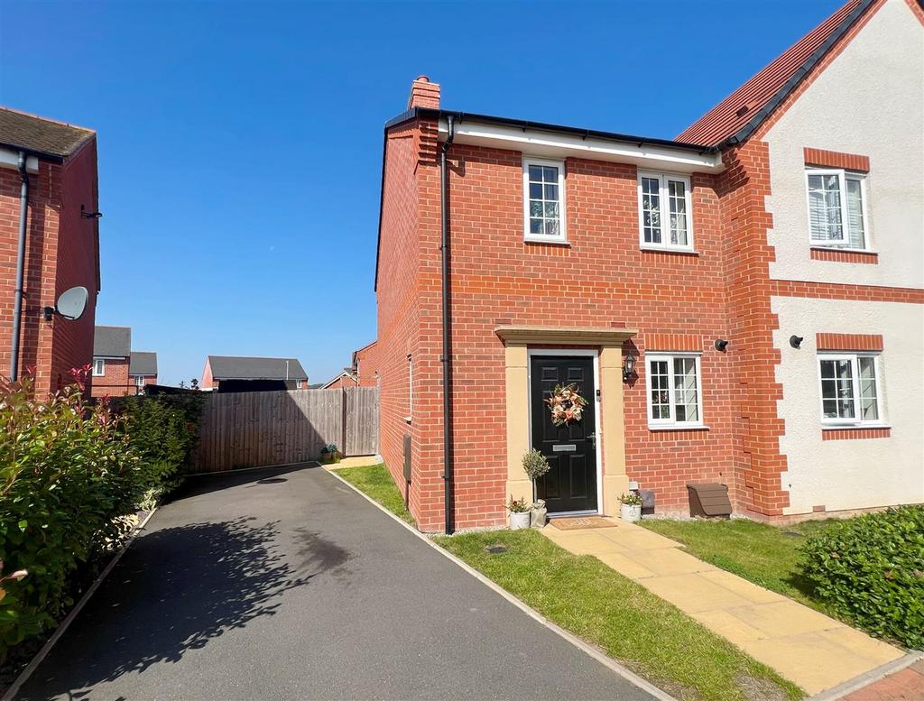 Chedworth Close, StratfordUponAvon 2 bed semidetached house for sale