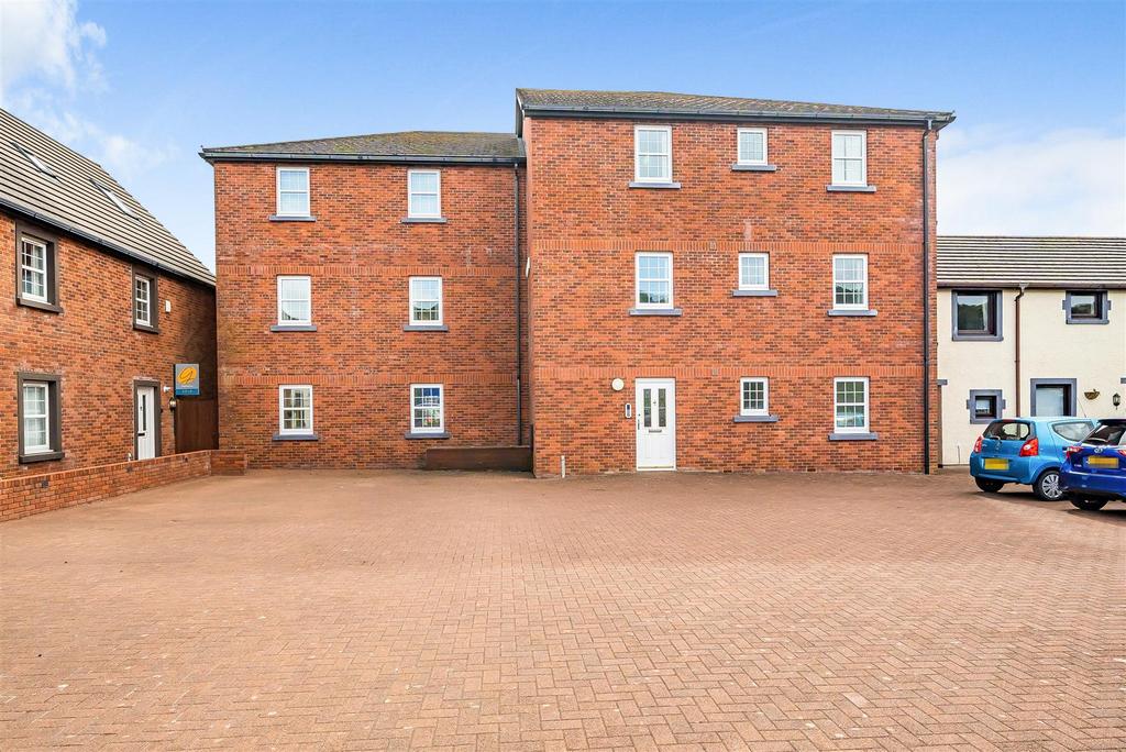 Woodstock Lane, Whitehaven CA28 2 bed flat for sale £154,950