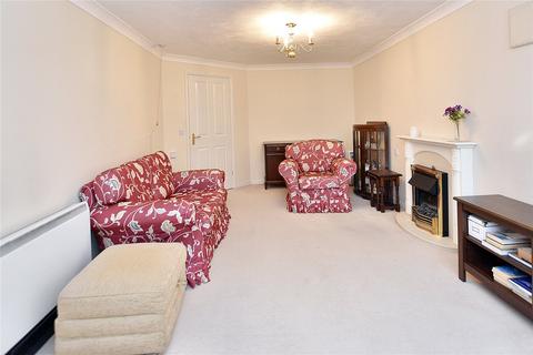 1 bedroom apartment for sale, St Edmunds Court, Roundhay, Leeds