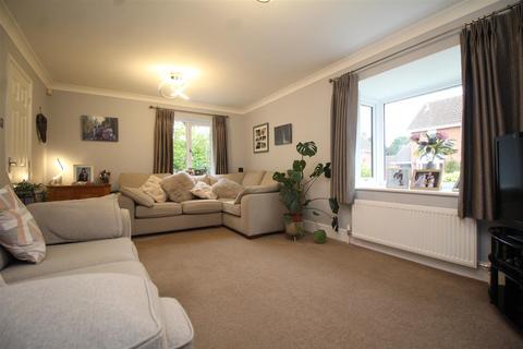 18 Gildale, Werrington, Peterborough, PE4 6QY
