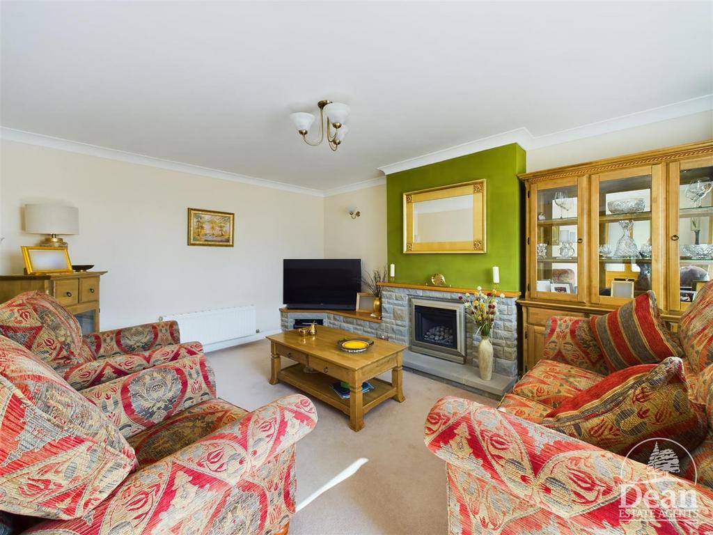 Woodside Avenue, Cinderford 3 bed semidetached bungalow for sale £