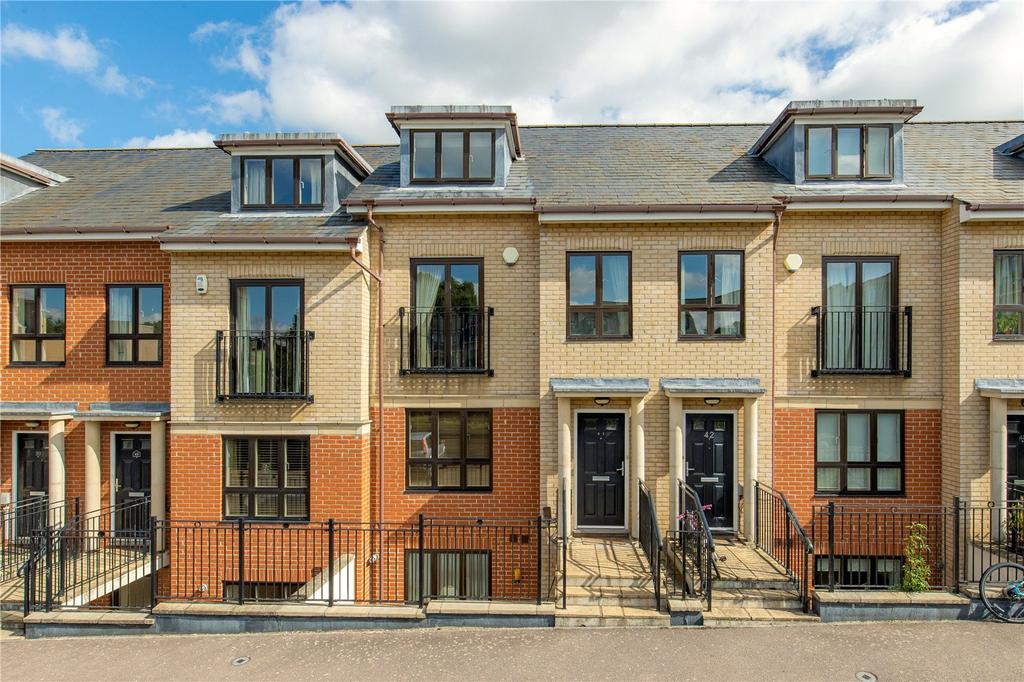 St. Bartholomews Court, Riverside, Cambridge, CB5 4 bed terraced house