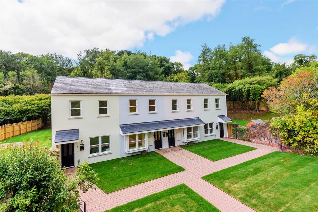 Beach Road, Torquay 3 bed terraced house for sale £325,000