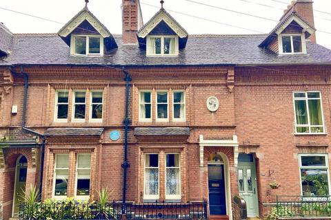 3 bedroom terraced house for sale, Queen Street, Leek