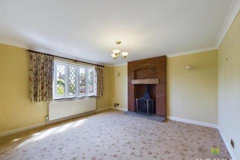 5 bedroom detached house for sale, Fismes Way, Wem,