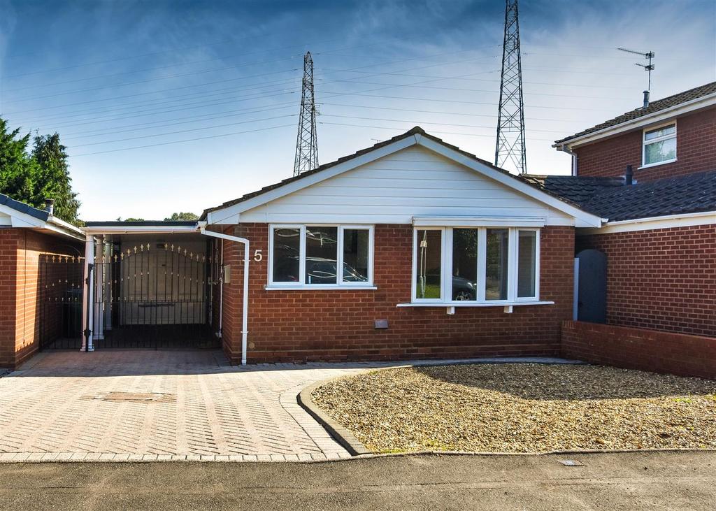 5 Wombrook Dale, Wombourne, Wolverhampton 2 bed detached bungalow for sale £325,000
