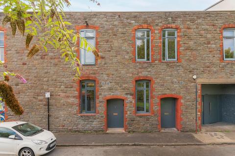 Flat 2, 2 Braggs Lane, Bristol, BS2 0EB