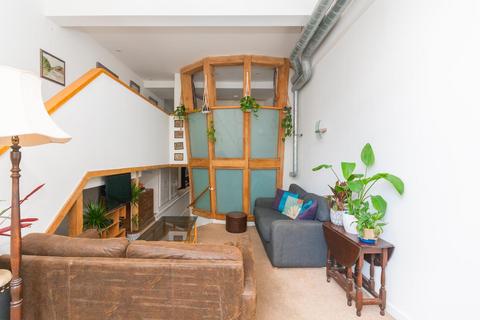 Flat 2, 2 Braggs Lane, Bristol, BS2 0EB