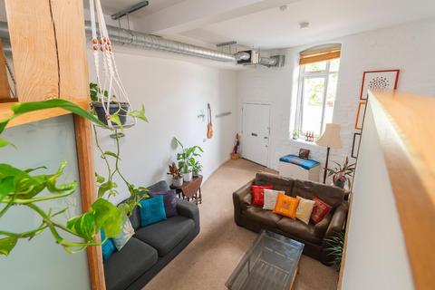 Flat 2, 2 Braggs Lane, Bristol, BS2 0EB