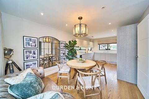 47 Park View, Chigwell, IG7 5EF