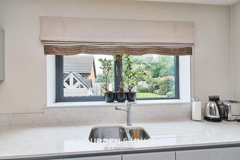 47 Park View, Chigwell, IG7 5EF