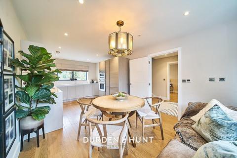 47 Park View, Chigwell, IG7 5EF