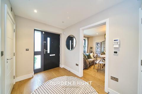 47 Park View, Chigwell, IG7 5EF
