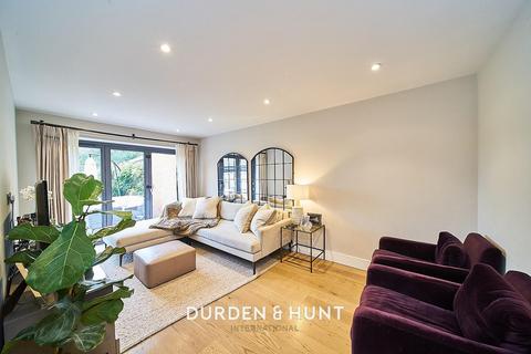 47 Park View, Chigwell, IG7 5EF
