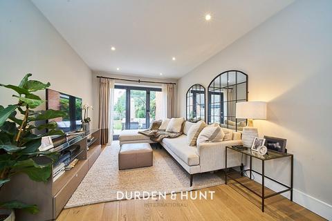 47 Park View, Chigwell, IG7 5EF