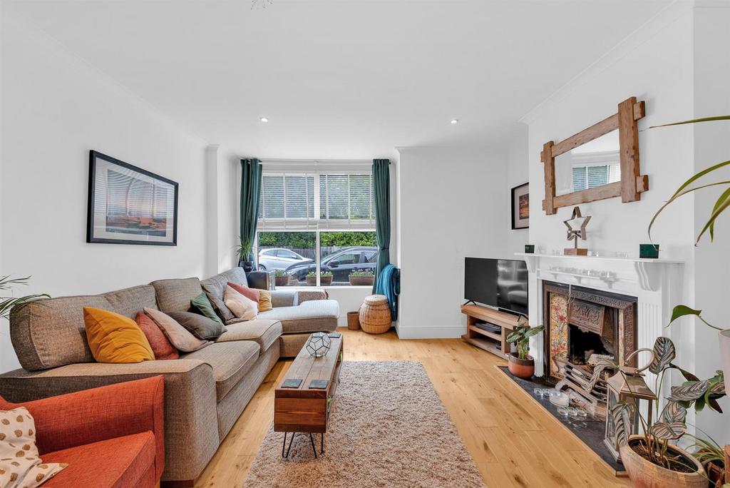 Warner Road, Bromley, BR1 2 bed semidetached house for sale £500,000